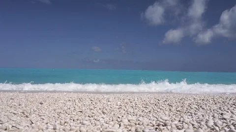 Waves on the solitary beach Video stock 92257085