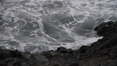 Waves Splash against Rocks on Icelandic Black Sand Beach Video stock 140924965