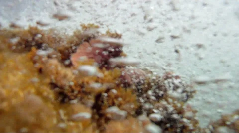 Waves splash onto rocks in the Mediterranean Vídeos de archivo 39025009