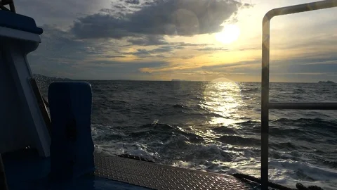 Waves splash sunset Video stock 96045253