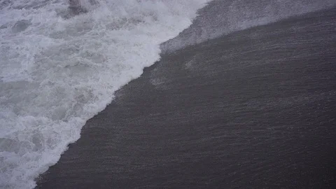 Waves splashing black sand 스톡 동영상 112954409