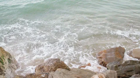 Waves splashing in Rocks 스톡 동영상 25300326