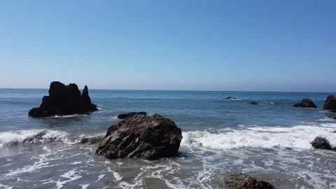 Waves Splashing on Rocks Video stock 160372532