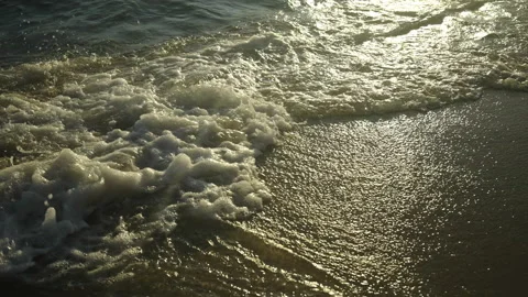 Waves splashing in slow-motion Video stock 212939560