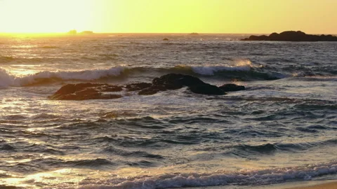 Waves splashing in slow motion at sunset 動画素材 131888183