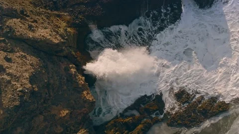 Waves squirting through chutes in rough seas in Piha, Auckland, New Zealand. Stock Footage 278646235