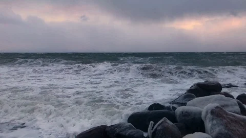 Waves in the storm Stockbeeldmateriaal 86507698