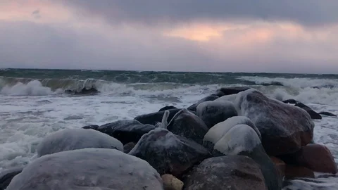 Waves in the storm Stockbeeldmateriaal 86507739