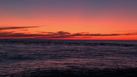 Waves on surface of sea at sunset Vídeo Stock 332490451