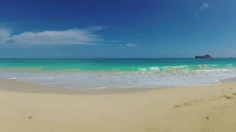 Waves On Tropical Beach in Summer.  Sandy Beach with Blue Sky Vidéo 81433192