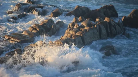 Waves Wash over a Cluster of Rocks Vídeo Stock 46020878