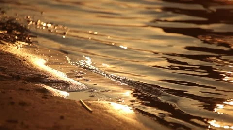 Waves wash sand Video stock 977925