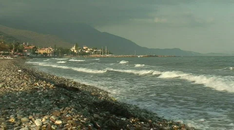 Waves washing onto pebble beach Stock-Footage 85600