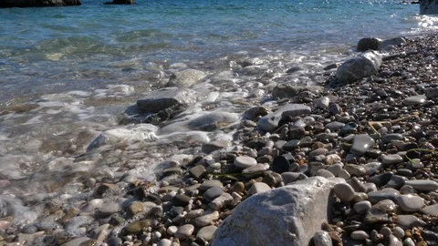 Waves washing pebbles Video stock 93713922