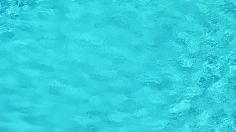 Waves of water on surface of swimming pool with blue water Vidéo 332490837