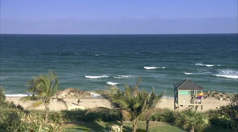 Waves on a windy day 動画素材 987856