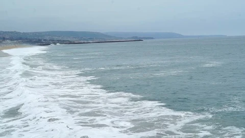 Waves on a windy day 库存影片 108010718