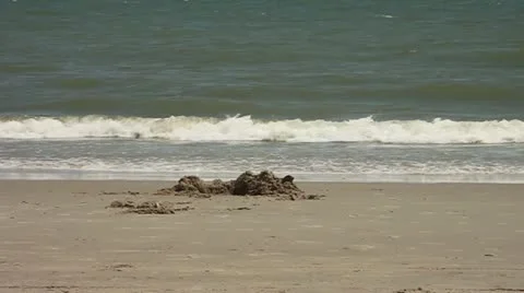 WavesPastHole.mp4 動画素材 11024440