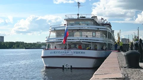 Waving Russian flag on a big ship "Alexander Pushkin" 스톡 동영상 158957249