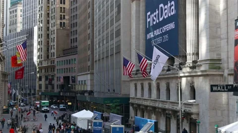 Waving US flags at the building of New York Stock Exchange. First Data. Video stock 62834235