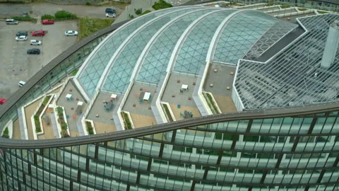 Wavy glass facade of a modern office building 스톡 동영상 336801429