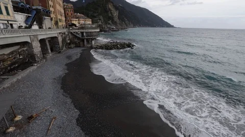 Wavy motion at the beach in Camogli Stock-Footage 102293793