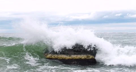 Wavy Sea Vídeo Stock 334451461