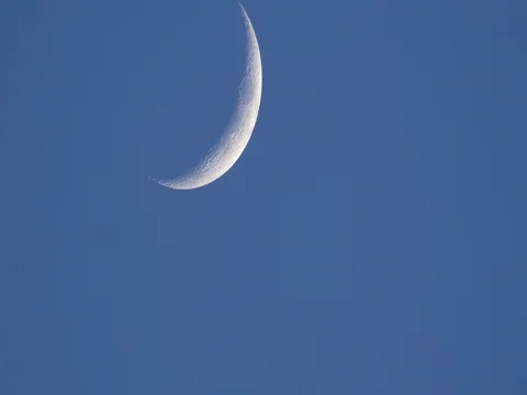 Waxing Crescent Moon 動画素材 78112165