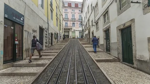Way down timelapse of famous Bica Funicular in Lisbon. Portugal. April, 2017 库存影片 78518923