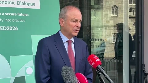'We are looking at it', Taoiseach reacts to UK ban on social media for under-16 Vídeo Stock 336956561