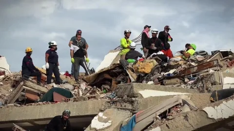 "We can't leave anyone behind": Venezuelans continue searching for the missing a 動画素材 340359972