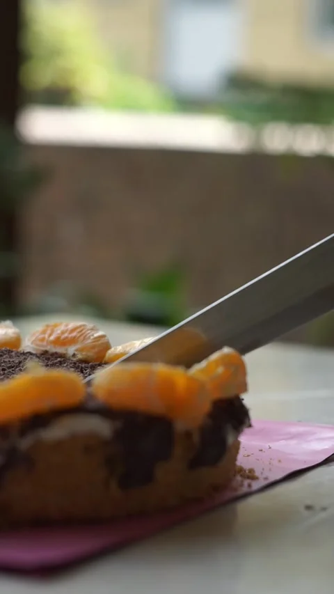 We cut the chocolate and fruit cake Stock Footage 320289545