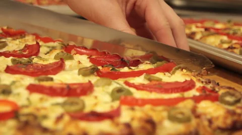 We knife pizza Stock-Footage 52974194