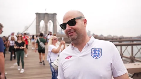 'We should win', England fans confident ahead of Panama match Video stock 337748770