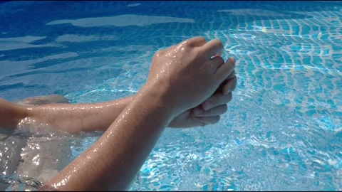 We wash our hands in clean water Видео 157524677