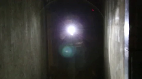 Weapon Lights Flash Down Corridor in Training Exercise Vidéo 70562197