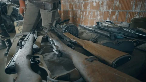 Weapons of world war II Vídeos de archivo 128525816