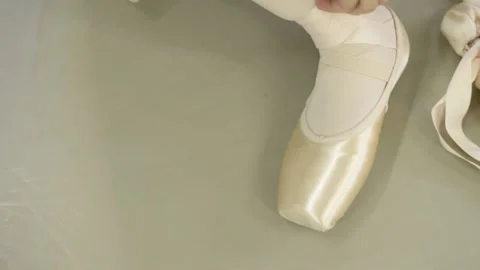 Wearing ballet shoes Vídeo Stock 139764432
