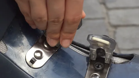 Wearing roller blades 動画素材 24812055