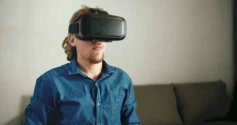 Wearing VR Headset 動画素材 109008910