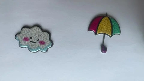 Weather Icons, Featuring Clouds, Rain, and Sun on White Background Vidéo 312836302
