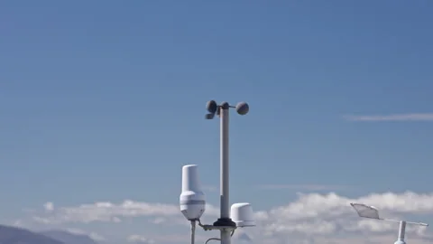 Weather Sensor Anemometer Spinning in Wind Видео 331463138