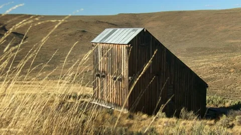 Weathered Barn in Eastern Oregon, 4K 스톡 동영상 45332328