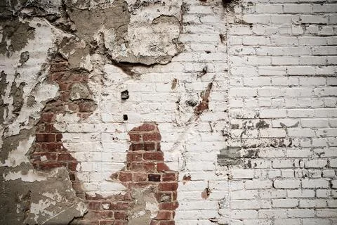 Weathered brick wall and peeling paint Fotos Stock