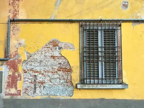 Weathered Elegance: Old Wall with Cracked Paint and Concrete Stock Photos
