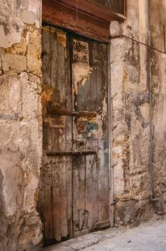 Weathered gateway to the past. Stock-Fotos
