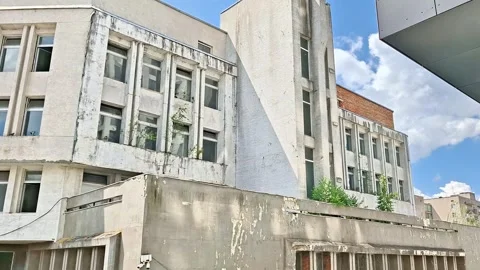 Weathered Modernist Concrete Building Under a Bright Summer Sky 스톡 동영상 343705468