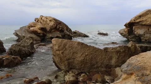 Weathered Rocks Along Kourion Beach Coastline Vídeos de archivo 294993411