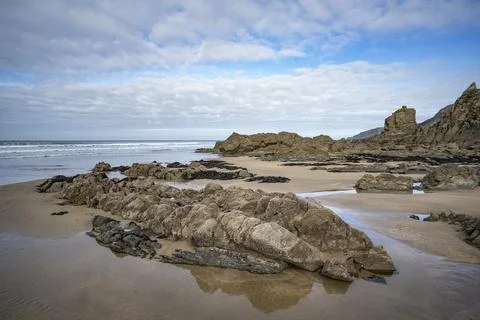 Weathered rocks on Cornwall beach Stock-Fotos