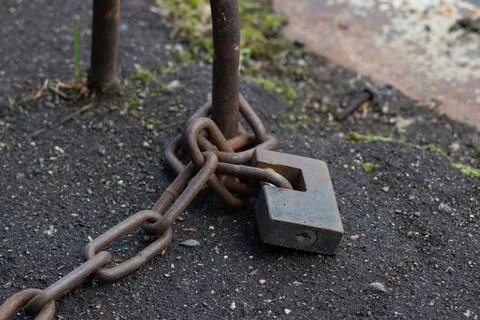 A weathered, rusty padlock 스톡 사진